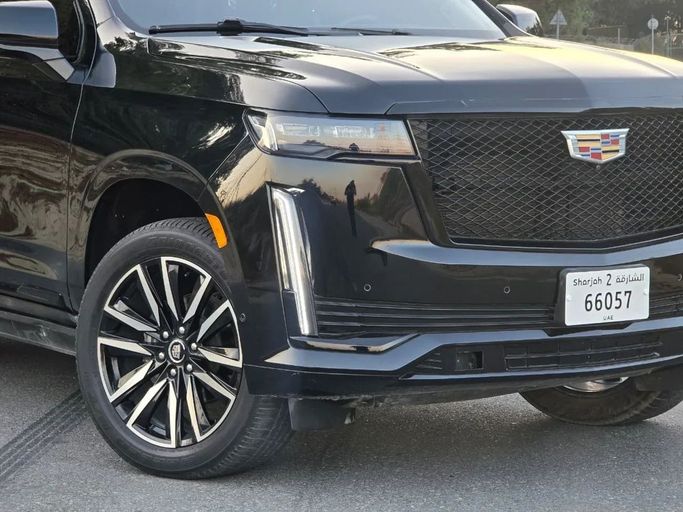 Подержанный Cadillac Escalade V, 6.2 л, 2022 в Шардже от Al Jana Used Cars Черный цвет. GCC | AUTO.AE