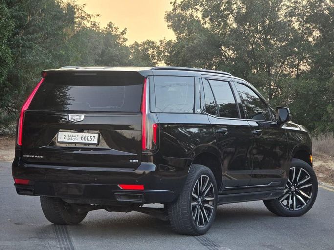 Подержанный Cadillac Escalade V, 6.2 л, 2022 в Шардже от Al Jana Used Cars Черный цвет. GCC | AUTO.AE