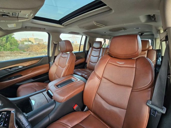 Подержанный Cadillac Escalade IV, 6.2 л, 2020 в Шардже от Al Jana Used Cars Черный цвет. GCC | AUTO.AE