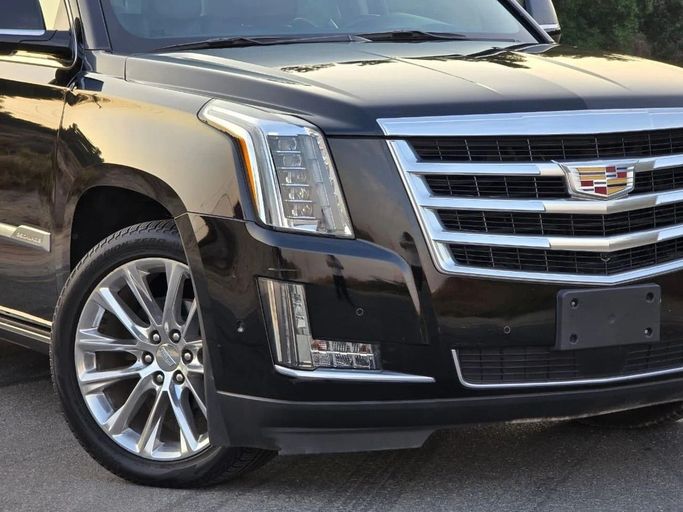 Подержанный Cadillac Escalade IV, 6.2 л, 2020 в Шардже от Al Jana Used Cars Черный цвет. GCC | AUTO.AE