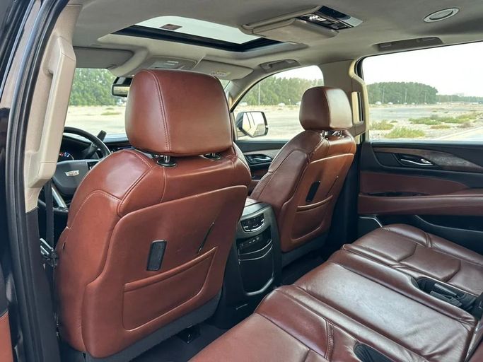 Подержанный Cadillac Escalade ESV IV, 6.2 л, 2020 в Шардже от Al Jana Used Cars Черный цвет. GCC | AUTO.AE