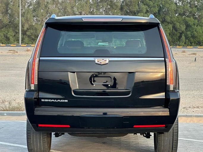 Подержанный Cadillac Escalade ESV IV, 6.2 л, 2020 в Шардже от Al Jana Used Cars Черный цвет. GCC | AUTO.AE