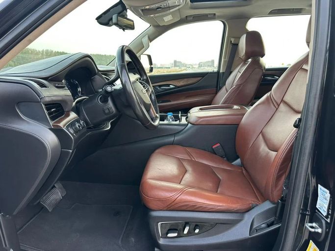 Подержанный Cadillac Escalade ESV IV, 6.2 л, 2020 в Шардже от Al Jana Used Cars Черный цвет. GCC | AUTO.AE