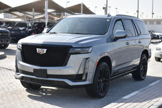 Подержанный Cadillac Escalade V, 6.2 л, 2024 в Шардже от Alfaris Used Cars Серебристый цвет. Other | AUTO.AE