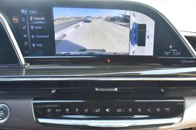 Подержанный Cadillac Escalade V, 6.2 л, 2024 в Шардже от Alfaris Used Cars Серебристый цвет. Other | AUTO.AE