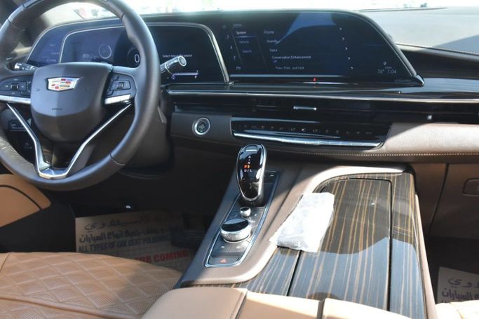 Подержанный Cadillac Escalade V, 6.2 л, 2024 в Шардже от Alfaris Used Cars Серебристый цвет. Other | AUTO.AE