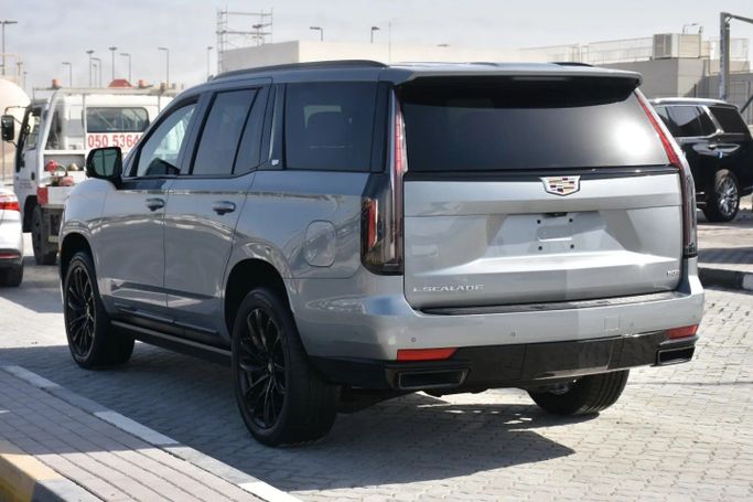 Подержанный Cadillac Escalade V, 6.2 л, 2024 в Шардже от Alfaris Used Cars Серебристый цвет. Other | AUTO.AE