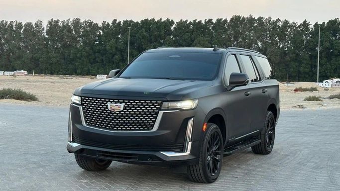 Подержанный Cadillac Escalade V, 6.2 л, 2022 в Шардже от Halla Cars Черный цвет. Американская | AUTO.AE