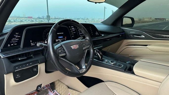 Подержанный Cadillac Escalade V, 6.2 л, 2022 в Шардже от Halla Cars Черный цвет. Американская | AUTO.AE