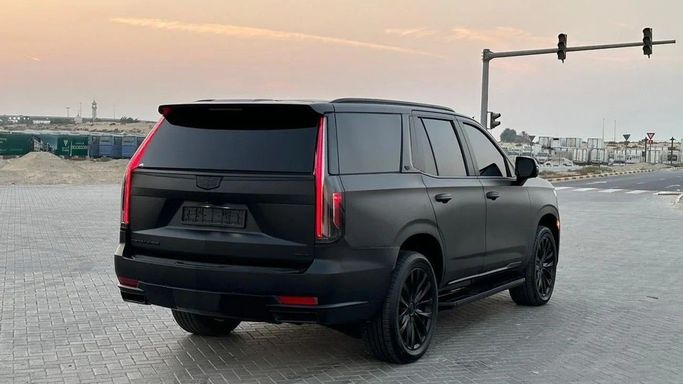 Подержанный Cadillac Escalade V, 6.2 л, 2022 в Шардже от Halla Cars Черный цвет. Американская | AUTO.AE