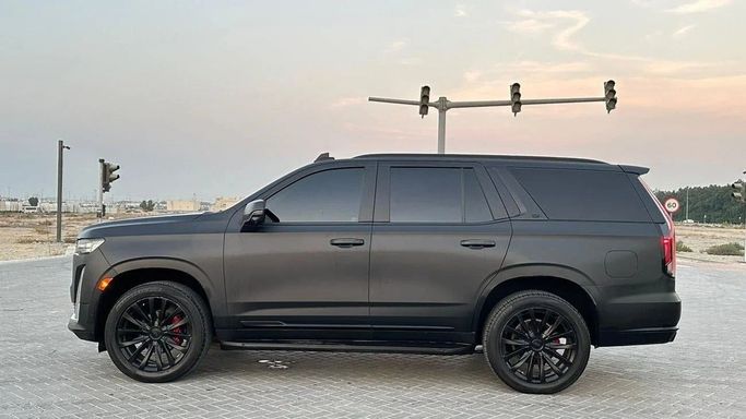 Подержанный Cadillac Escalade V, 6.2 л, 2022 в Шардже от Halla Cars Черный цвет. Американская | AUTO.AE