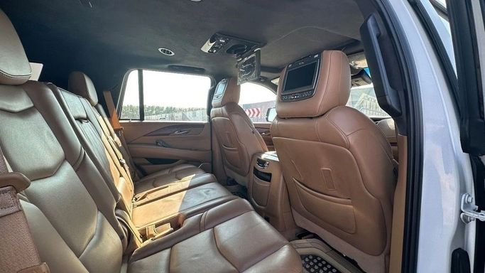 Used Cadillac Escalade IV, 6.2 l, 2017 in Sharjah by Halla Cars, White color. GCC Specs | AUTO.AE