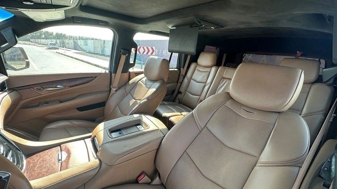 Used Cadillac Escalade IV, 6.2 l, 2017 in Sharjah by Halla Cars, White color. GCC Specs | AUTO.AE