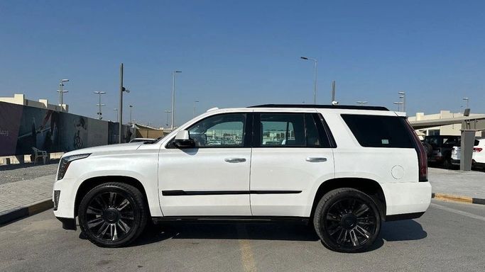 Used Cadillac Escalade IV, 6.2 l, 2017 in Sharjah by Halla Cars, White color. GCC Specs | AUTO.AE