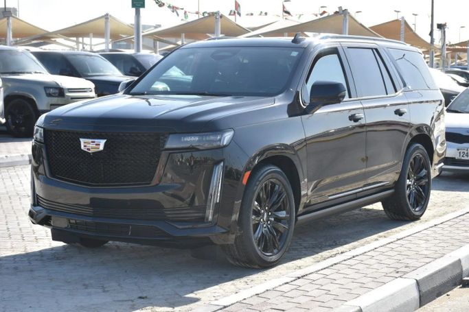 Подержанный Cadillac Escalade V, 6.2 л, 2023 в Шардже от Alfaris Used Cars Черный цвет. Other | AUTO.AE