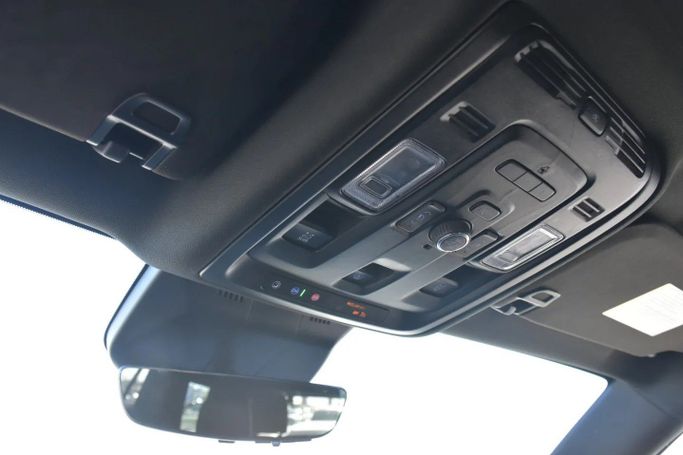 Подержанный Cadillac Escalade V, 6.2 л, 2023 в Шардже от Alfaris Used Cars Черный цвет. Other | AUTO.AE