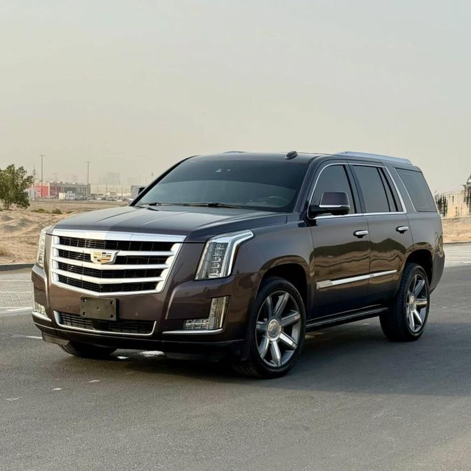 Подержанный Cadillac Escalade IV, 6.2 л, 2016 в Шардже от Sarmad Cars Коричневый цвет. Other | AUTO.AE