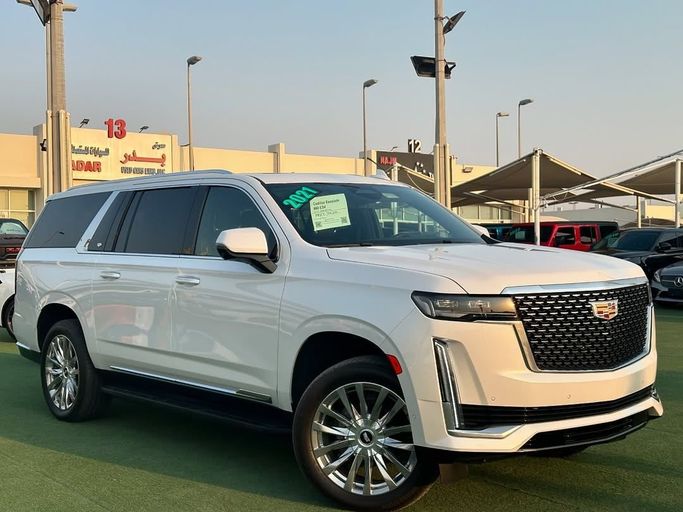 Подержанный Cadillac Escalade V, 6.2 л, 2021 в Шардже от Badar Used Cars Белый цвет.  | AUTO.AE