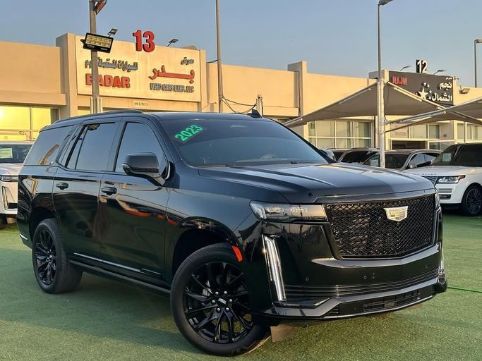 Подержанный Cadillac Escalade V, 6.2 л, 2023 в Шардже от Badar Used Cars Черный цвет.  | AUTO.AE