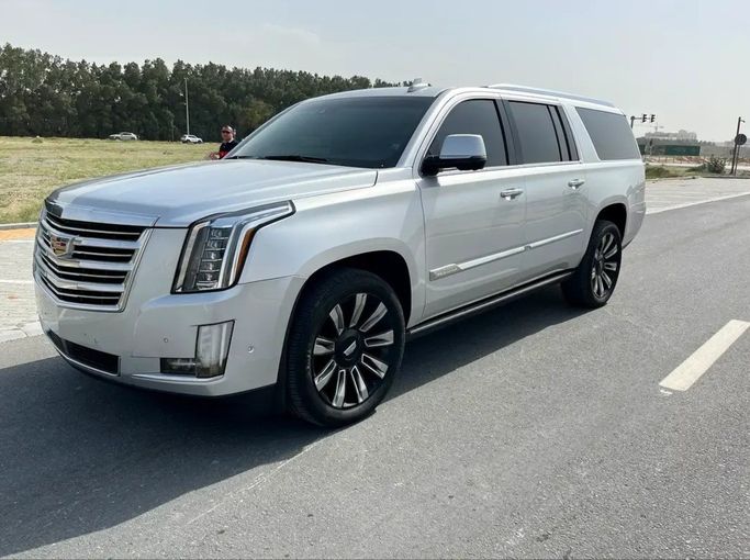 مستعملة Cadillac Escalade رابعاً, 6.2 l, 2017 في في الشارقة من Korean City Used Cars Trading LLC، اللون فضي. المواصفات الكورية | AUTO.AE | إعلان #273502