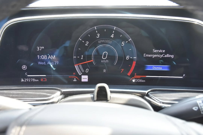 Подержанный Cadillac Escalade-V I, 6.2 л, 2023 в Шардже от Alfaris Used Cars Белый цвет. Other | AUTO.AE