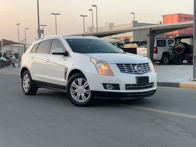 Подержанный Cadillac SRX II Рестайлинг, 3.6 л, 2014 в Шардже от Al Najem Used Cars Белый цвет. GCC | AUTO.AE