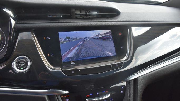 Подержанный Cadillac XT6 I, 3.6 л, 2022 в Шардже от Alfaris Used Cars Серый цвет.  | AUTO.AE
