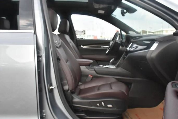 Used Cadillac XT6 I, 2.0 l, 2022 in Sharjah by Alfaris Used Cars, Grey color. Other | AUTO.AE