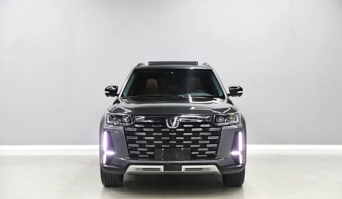 Подержанный Changan CS95 I Рестайлинг 2, 2.0 л, 2024 в Шардже от Al Qassem Cars Trading Серый цвет. GCC | AUTO.AE