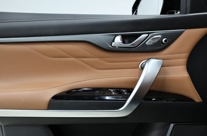 Подержанный Changan CS95 I Рестайлинг 2, 2.0 л, 2024 в Шардже от Al Qassem Cars Trading Серый цвет. GCC | AUTO.AE