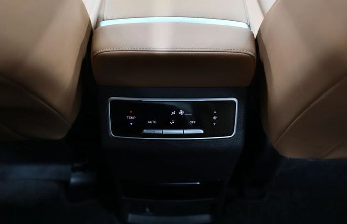 Подержанный Changan CS95 I Рестайлинг 2, 2.0 л, 2024 в Шардже от Al Qassem Cars Trading Серый цвет. GCC | AUTO.AE