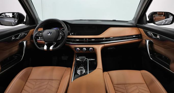 Подержанный Changan CS95 I Рестайлинг 2, 2.0 л, 2024 в Шардже от Al Qassem Cars Trading Серый цвет. GCC | AUTO.AE