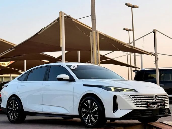 مستعملة ⁦Changan Eado Plus، 1.4 l، 2024⁩ في في الإمارات, الشارقة من Wael Al Azzazi Used Cars، اللون أبيض. مواصفات الخليج | AUTO.AE | إعلان #287713