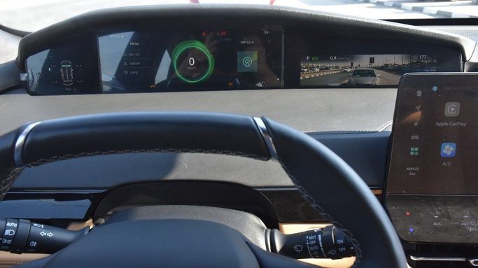 Подержанный Changan UNI-K, 2.0 л, 2024 в Шардже от Alfaris Used Cars Серый цвет.  | AUTO.AE