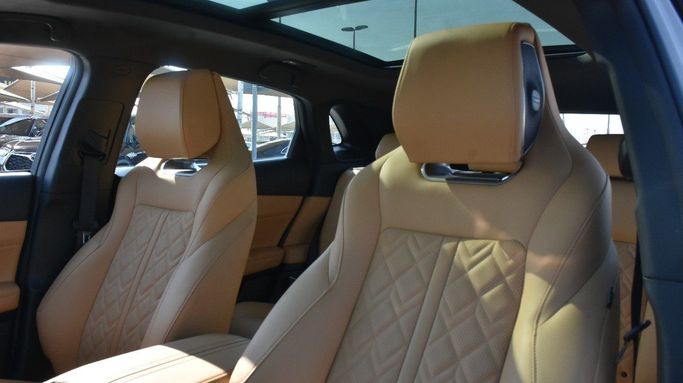 Подержанный Changan UNI-K, 2.0 л, 2024 в Шардже от Alfaris Used Cars Серый цвет.  | AUTO.AE