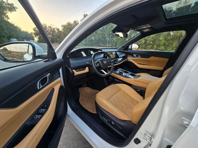 Подержанный Changan UNI-K, 2.0 л, 2025 в Шардже от Al Jana Used Cars Белый цвет. GCC | AUTO.AE