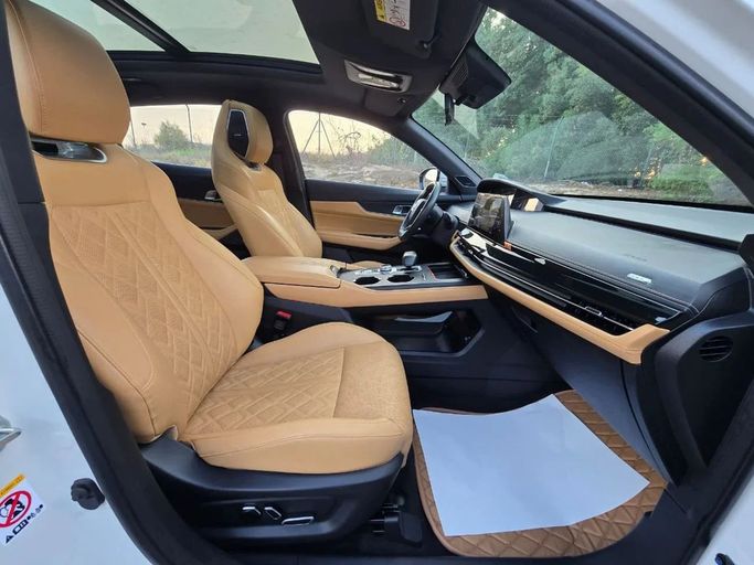 Подержанный Changan UNI-K, 2.0 л, 2025 в Шардже от Al Jana Used Cars Белый цвет. GCC | AUTO.AE