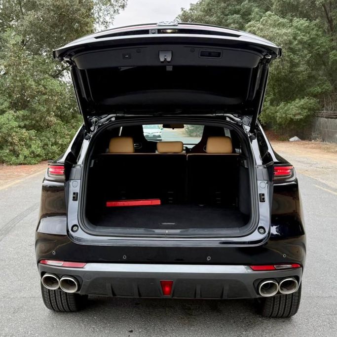 Подержанный Changan UNI-K, 1.5 л, 2023 в Шардже от Sarmad Cars Черный цвет. GCC | AUTO.AE