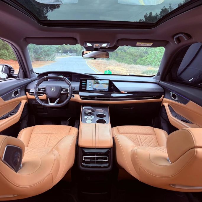 Подержанный Changan UNI-K, 1.5 л, 2023 в Шардже от Sarmad Cars Черный цвет. GCC | AUTO.AE