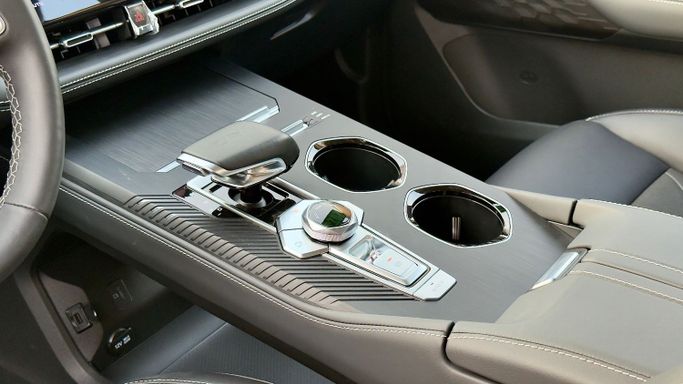 Новый Changan UNI-K, 2.0 л, 2023 в Шардже от Badar Used Cars Серебристый цвет.  | AUTO.AE