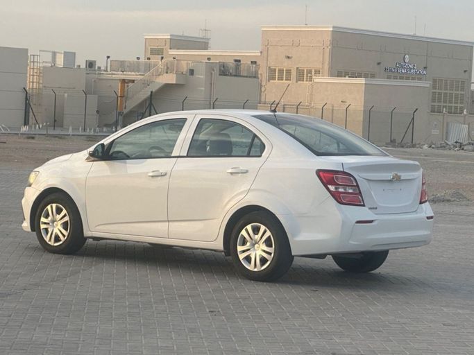 Подержанный Chevrolet Aveo II Рестайлинг, 1.4 л, 2018 в Шардже от Al Aayan Used Cars Белый цвет. GCC | AUTO.AE