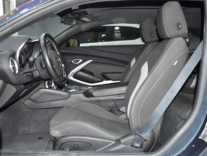 Used Chevrolet Camaro VI Facelift, 2.0 l, 2022 in Sharjah by Honey Gidosha Used Cars Tr., Grey color.  | AUTO.AE