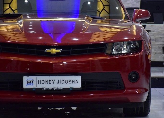 Подержанный Chevrolet Camaro V Рестайлинг, 3.6 л, 2015 в Шардже от Honey Gidosha Used Cars Tr. Красный цвет.  | AUTO.AE