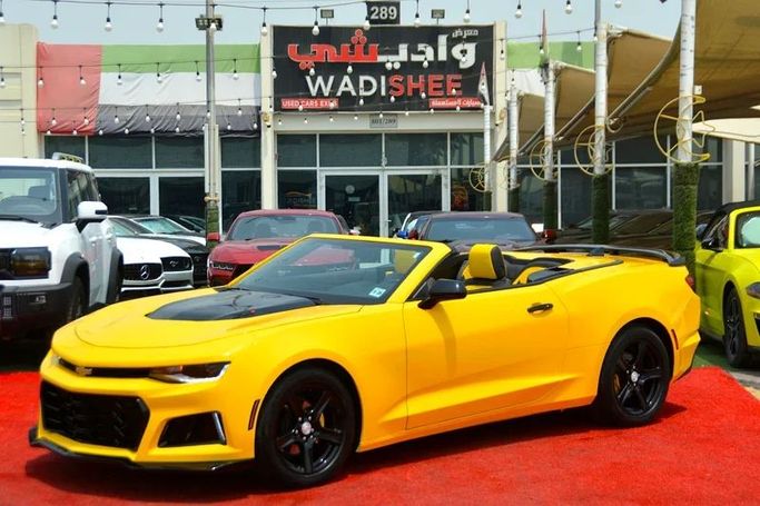 Подержанный Chevrolet Camaro 8-speed VI Рестайлинг, 3.6 л, 2023 в Шардже от Wadishee Used Cars Желтый цвет. Американская | AUTO.AE