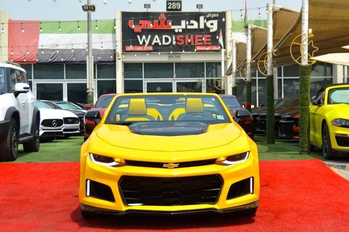 Подержанный Chevrolet Camaro 8-speed VI Рестайлинг, 3.6 л, 2023 в Шардже от Wadishee Used Cars Желтый цвет. Американская | AUTO.AE