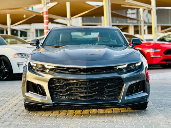 Подержанный Chevrolet Camaro VI Рестайлинг, 3.6 л, 2020 в Шардже от Kandy Cars Черный цвет. Американская | AUTO.AE