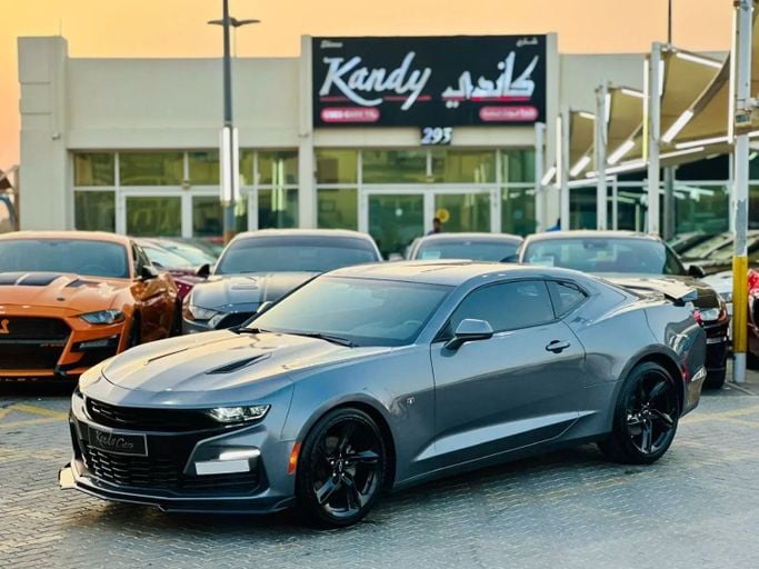 Подержанный Chevrolet Camaro VI Рестайлинг, 3.6 л, 2021 в Шардже от Kandy Cars Серый цвет. Американская | AUTO.AE