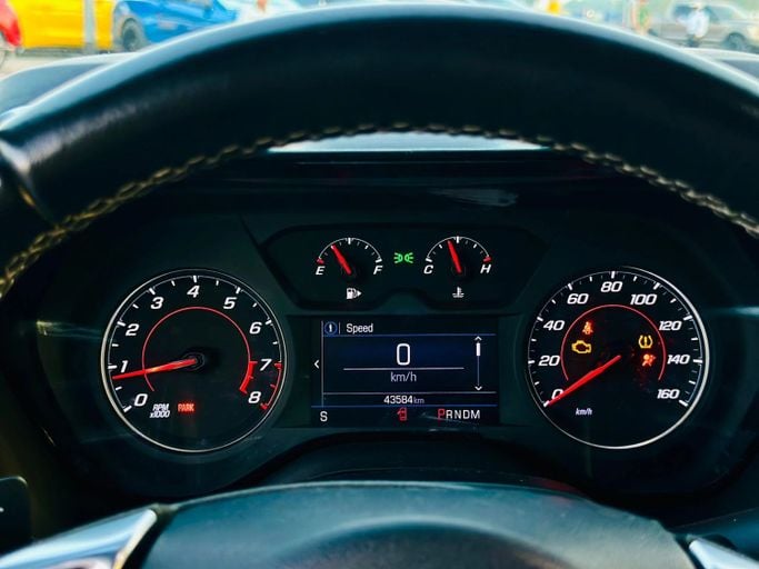 Подержанный Chevrolet Camaro VI Рестайлинг, 3.6 л, 2021 в Шардже от Kandy Cars Серый цвет. Американская | AUTO.AE