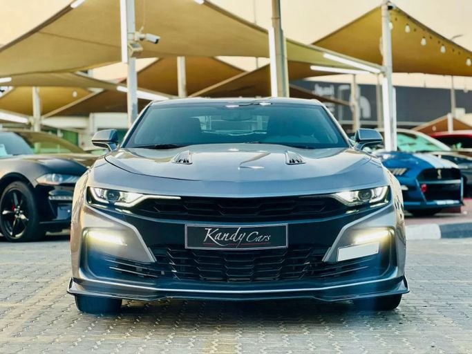 Подержанный Chevrolet Camaro VI Рестайлинг, 3.6 л, 2021 в Шардже от Kandy Cars Серый цвет. Американская | AUTO.AE