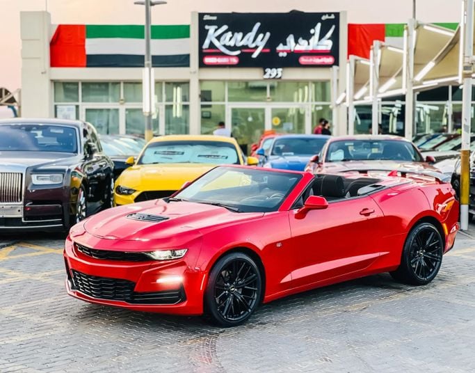 Подержанный Chevrolet Camaro LT1 VI Рестайлинг, 6.2 л, 2022 в Шардже от Kandy Cars Красный цвет. Американская | AUTO.AE
